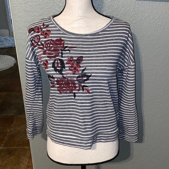 Altar’d state top - Picture 1 of 4